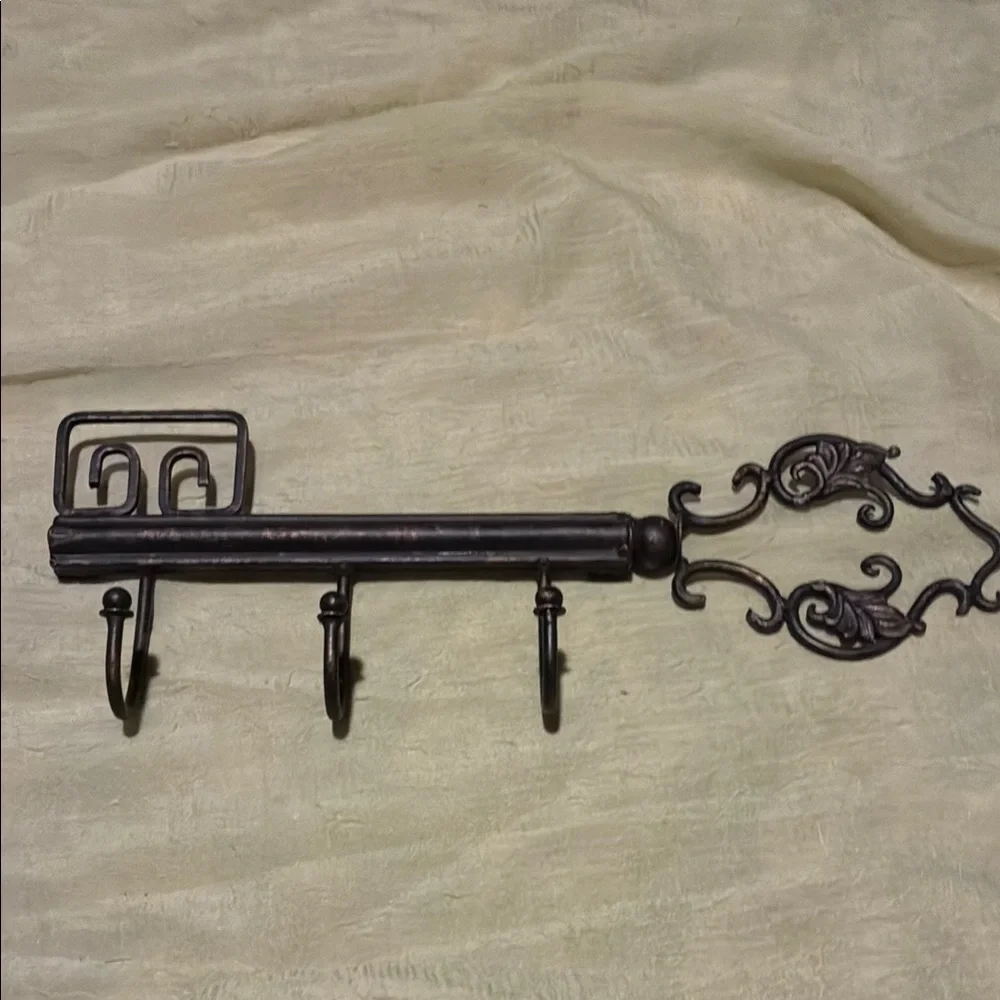 Antique Key Design Wall Hook in Bronze